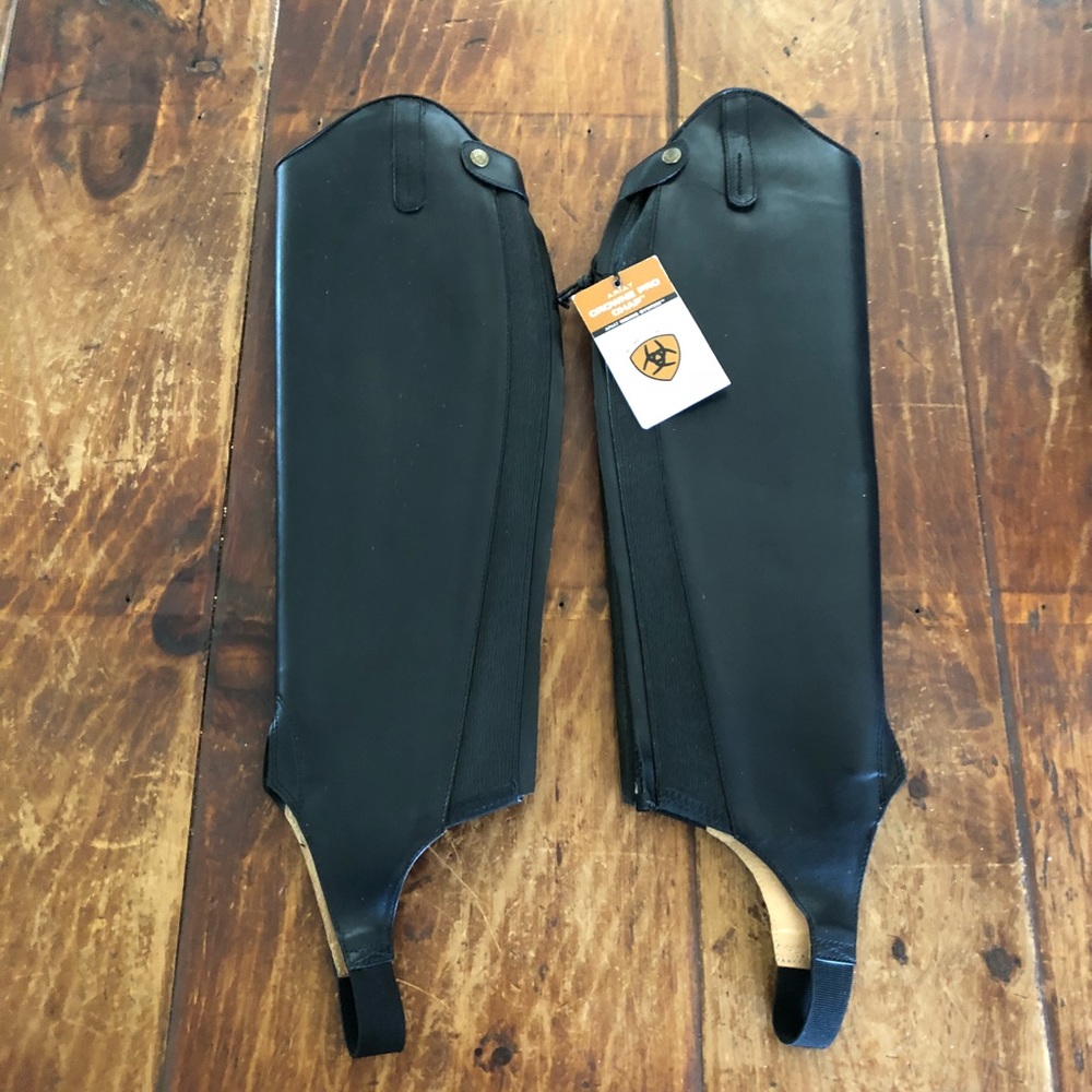 NWT ARIAT Crowne Pro Half Chaps • Black • Size: ST